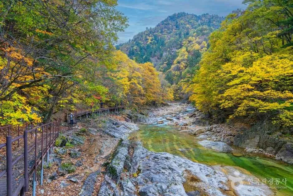 Seoraksan autumn peaks