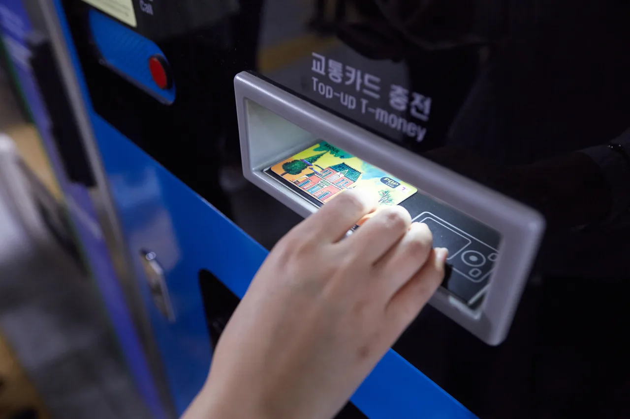 The Seoul subway, the easiest way to hop between the food markets