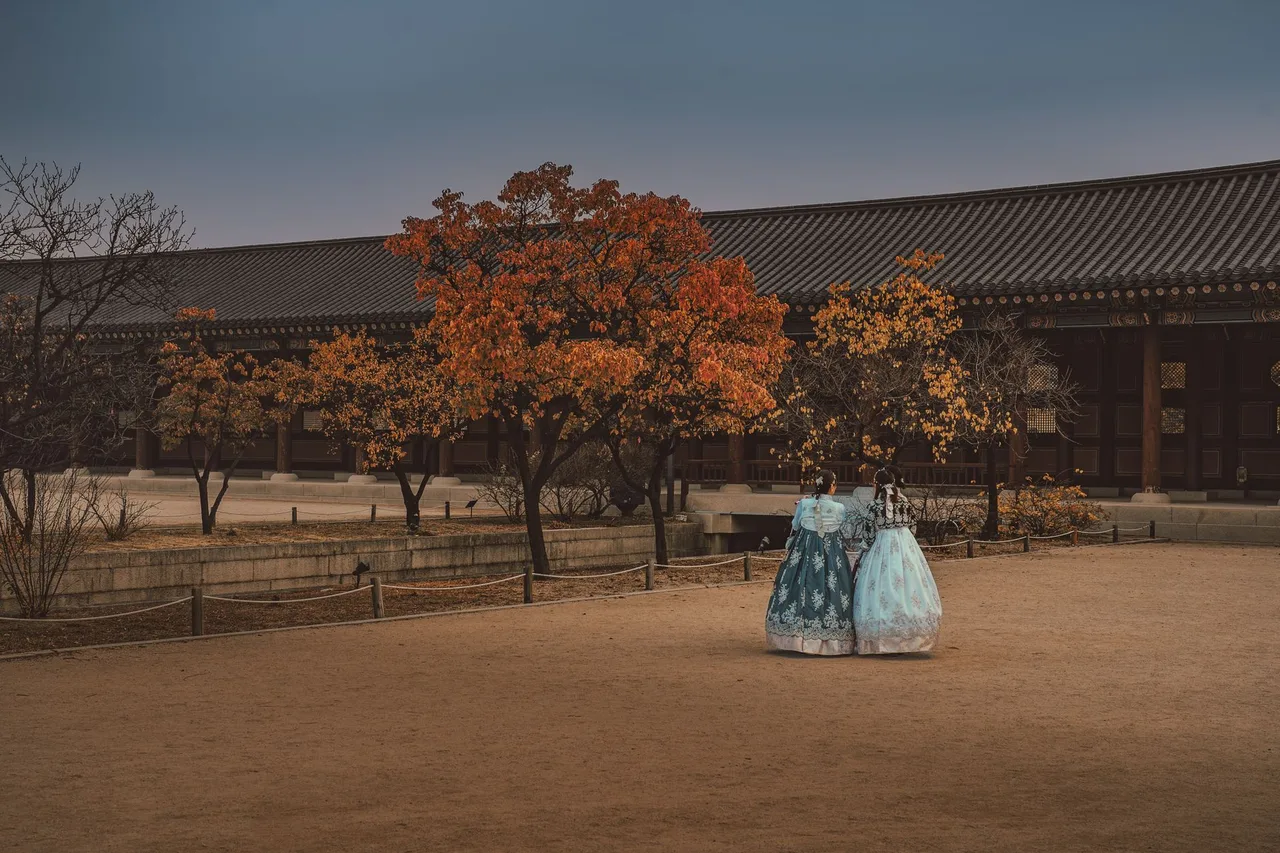 Hanbok, traditional Korean dress worn at the Joseon palaces
