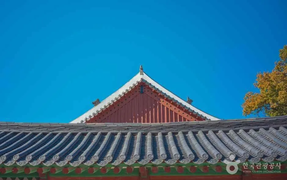 Jongmyo Shrine: honoring royal ancestors