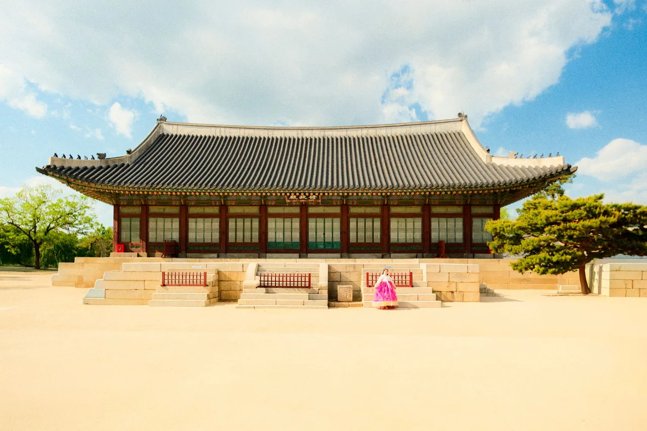 Woman wearing hanbok at Gyeongbokgung palace