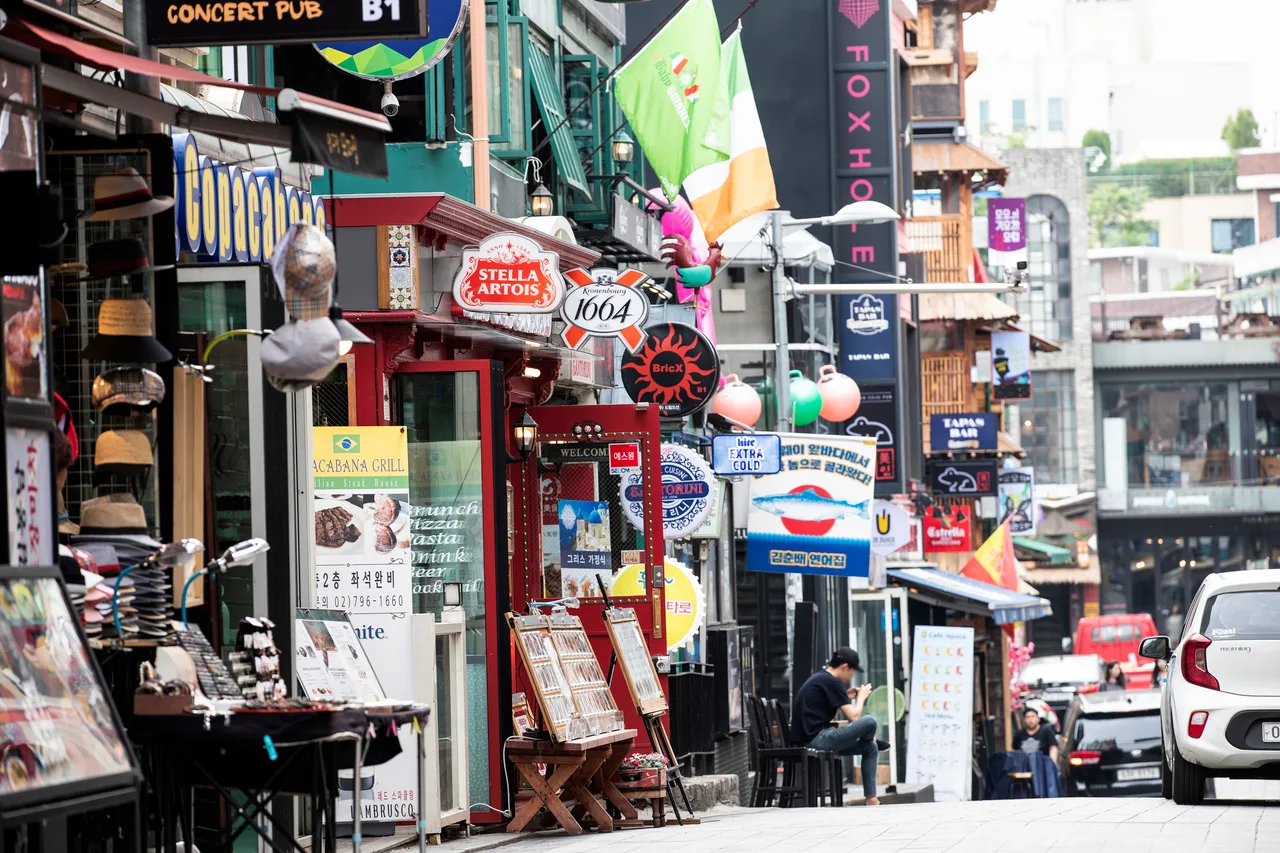 Itaewon: a blend of tradition and modernity