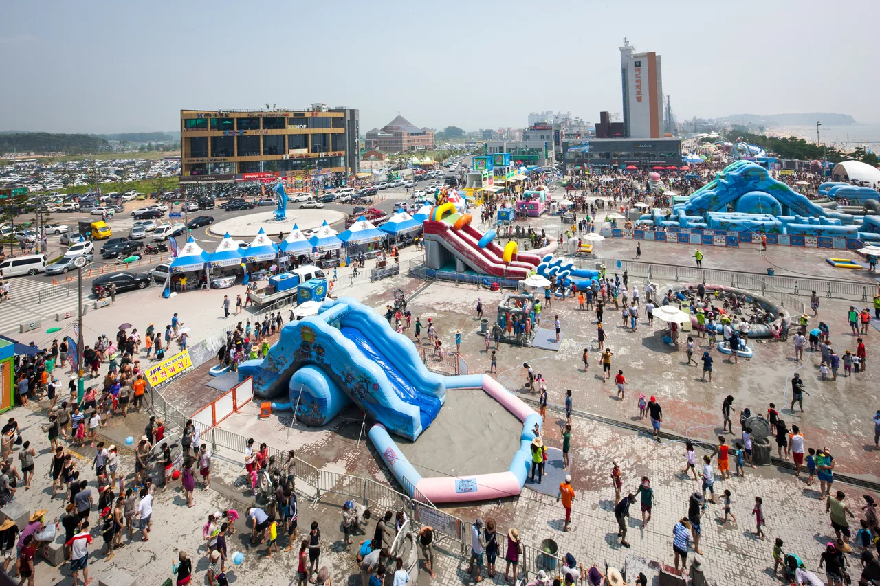 Crowds covered in gray mud at the Boryeong Mud Festival