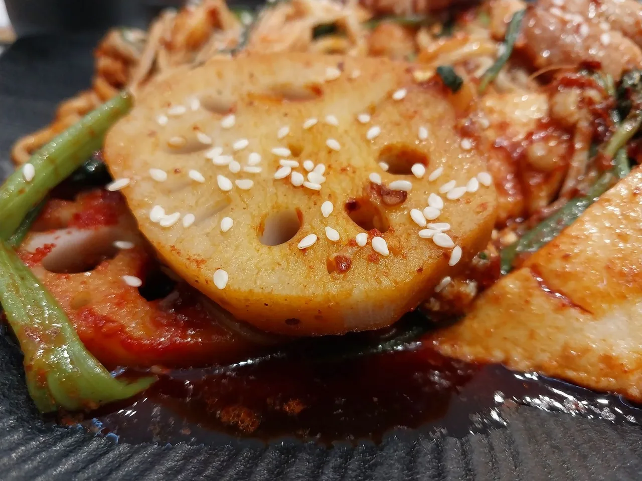 Tteokbokki simmering in gochujang sauce at a Seoul market stall