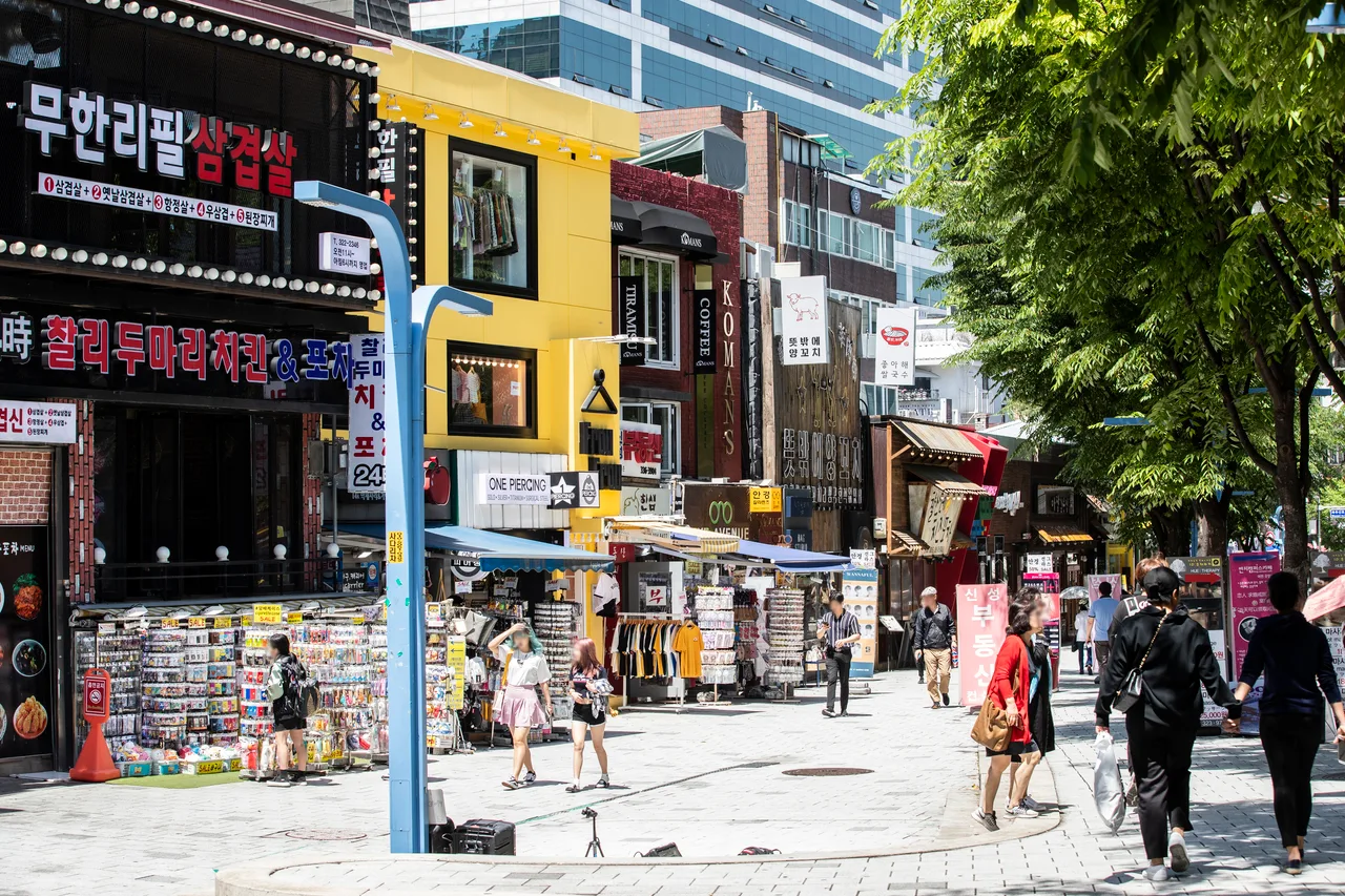 The busy Hongdae neighborhood in Seoul at night