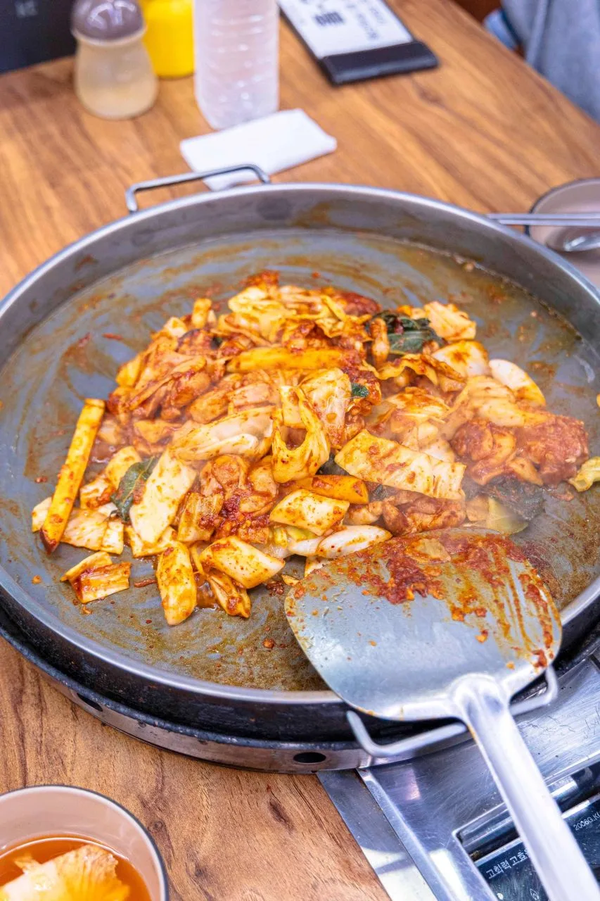 Dakgalbi: Spicy stir-fried chicken