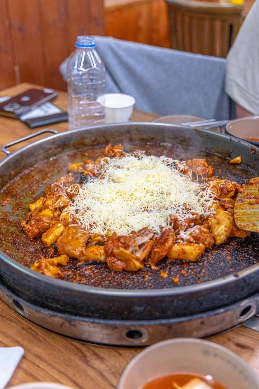 Dakgalbi: spicy stir-fried chicken