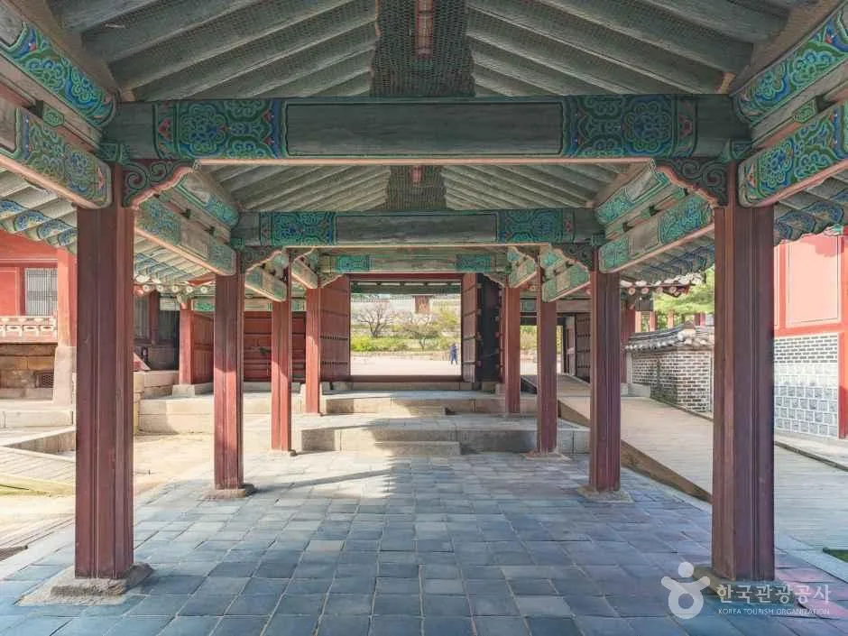 Changgyeonggung Palace: a serene retreat