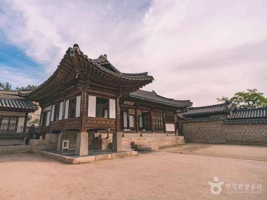 Changdeokgung Palace and its wooded Secret Garden